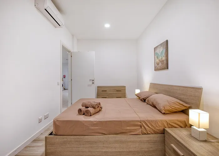 Modern In Next To The Sea סליאמה